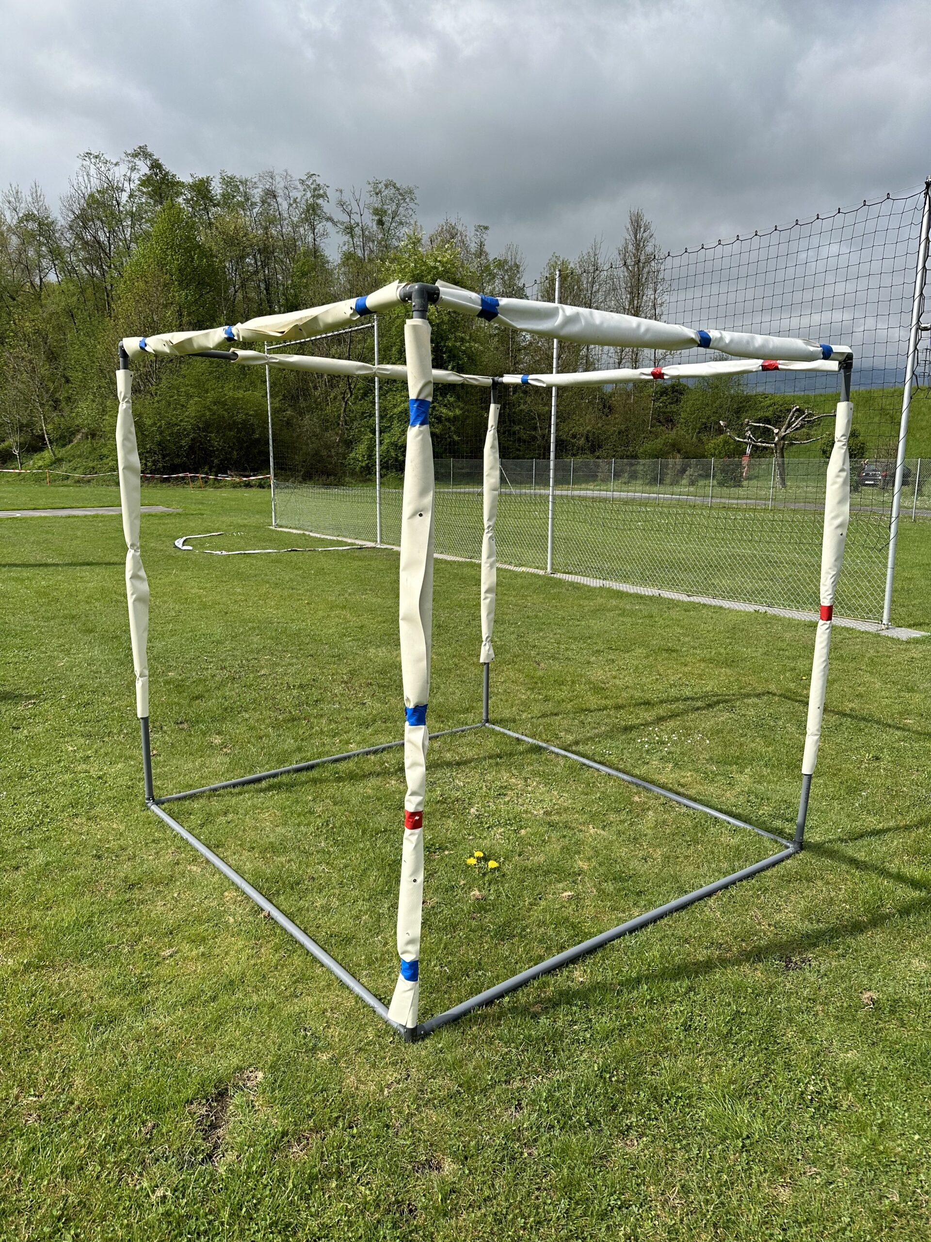 Un cube et une échelle pour le track FPV